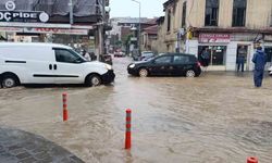 Salihli'yi sağanak vurdu, çok sayıda ev ve iş yeri su altında kaldı