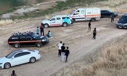 Serinlemek için Göksu Çayı'na giren genç akıntıya kapıldı