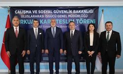 SOCAR Türkiye yöneticilerine Turkuaz Kart takdim edildi