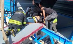 Taş kırma kuyusuna düşen 2 işçiyi itfaiyeciler kurtardı