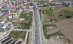 Tatil bitti, yoğunluk bitmedi: 43 ilin geçiş noktasında dönüş trafiği yaşandı