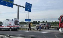 Virajı alamayan motosiklet sürücüsü bariyere çarptı