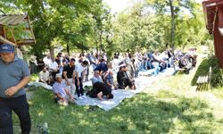 Yardım için durduğu emniyet şeridinde otomobil çarpmıştı, son yolculuğuna uğurlandı