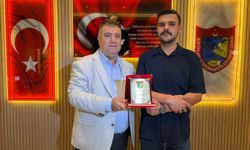 Yardımsever taksiciye plaket