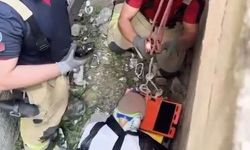 Zeytinburnu'nda 5 metre yükseklikten boşluğa düşen şahsın kurtarılma anı kameraya yansıdı