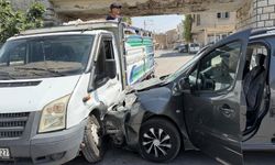 Nusaybin'de iki otomobil çarpıştı: 1 yaralı