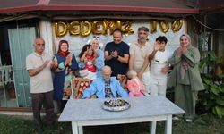 100 yaşına giren Ali dedeye doğum günü kutlaması