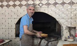 Adıyaman'da 400 derecelik fırının başında ekmek mesaisi