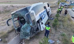 Aksaray'da yolcu otobüsü şarampole devrildi: 44 yaralı
