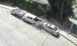 Amasya'da otomobilin park halindeki araçlara çarptığı kaza kamerada