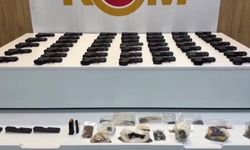 Gizli Bölmelerden Cephanelik Çıktı: 47 Ruhsatsız Tabanca Ele Geçirildi