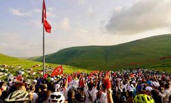 Ardahan'da Ata'nın silüetine bulut engeli