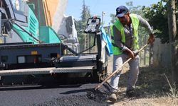 Asfalt işçilerinin kavurucu sıcakta mesaisi sürüyor