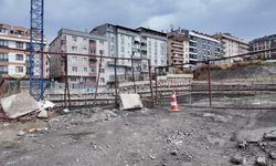 Avcılar'da katlı otopark inşaatında çalışan işçi 15 metreden aşağı düştü