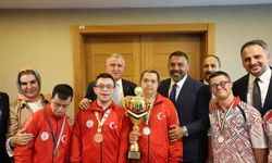 Bakan Bak özel sporcular ile bir araya geldi