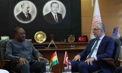 Bakan Işıkhan Gana Çalışma, İşler ve İstihdam Bakanı Pelpuo ile bir araya geldi.