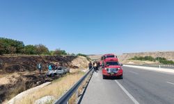Bariyerlere çarpan otomobil alev aldı: 1 ölü, 1 ağır yaralı