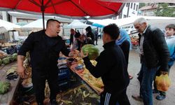 Bolu'da hayırsever esnaf 1 ton karpuzu 1 saatte ücretsiz dağıttı