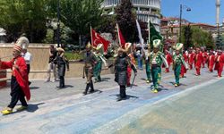 Bolu'da sünnet şöleni coşkusu: İzzet Baysal Caddesi'nde mehterli yürüyüş