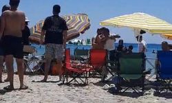 Çeşme'de plajda 'Şemsiyeni açamazsın' kavgası