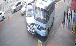 Cip ile yolcu minibüsünün çarpıştığı anlar kamerada