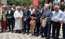 Depremin ardından inşa edilen 131. cami dualarla ibadete açıldı