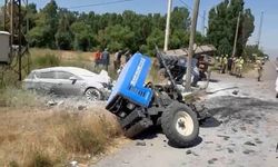 Hasköy'de traktör ile otomobil çarpıştı: 3 yaralı