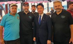 Japonya Savunma Bakan Koizumi Eminönü'nde balık ekmek yedi