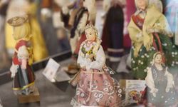 Kültürlerin renkleri folklorik bebeklerle yansıtıldı