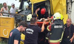 Mersin'de tırlar kafa kafaya çarpıştı: 1 ölü, 2 yaralı