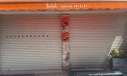 Mühürlü boş dükkandan yayılan kötü koku ekipleri harekete geçirdi