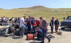 Muş'ta kamyonla otomobil çarpıştı: 2 ölü, 1 yaralı