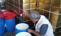 Şanlıurfa'da kaynağı belli olmayan 400 kilo şüpheli sade yağ ele geçirildi