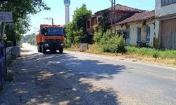 Sıcaklığın 35 dereceyi bulduğu Bilecik'te asfalt eridi