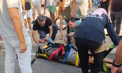 Sürüklenen motosiklet yayaların arasına daldı: 3 yaralı