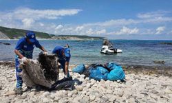 Temizlik sorumluluğu İBB'de olan Karaburun Sahili temizlenmeyince Arnavutköy Belediyesi harekete geçti
