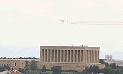 Türk Yıldızları'ndan Ankara semalarında prova uçuşu