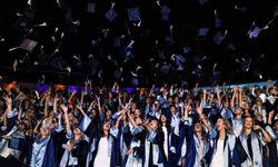 Yaşar Üniversitesi'nde mezuniyet coşkusu