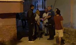 Yürümekte zorluk çeken babasının tekerlekli sandalyesini ateşe verdi