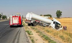 Mardin'de Tanker Şarampole Devrildi: Sürücü Hafif Yaralandı