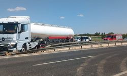 Mardin'de Zincirleme Kaza: LPG Tankeri Bariyerlere Çarptı, 1 Kişi Yaralandı