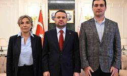 Adalet Bakanı Akın Gürlek, 25 Şubat 2009'da ölü bulunan dönemin Özel Harekat Başkanı Behçet Oktay'ın oğlu Burak Oktay ve kız kardeşi Şule Oktay ile görüştü.