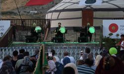 Ahlat'ta Mevlid Kandili'nde Grup Dergah ilahi konseri ilgi gördü