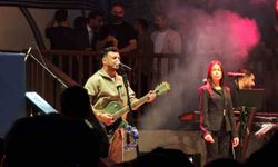 Ahlat'ta zafer coşkusu Buray'ın şarkılarıyla taçlandı