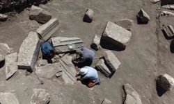 Aspendos'ta şifanın bin 800 yıllık dev heykeli gün yüzüne çıktı