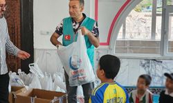 Cansuyu Derneği Cizre'deki Kur'an kursu öğrencilerinin yüzlerini güldürdü