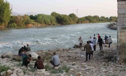 Ceyhan Nehri'ne serinlemek için giren 2 çocuk kayboldu