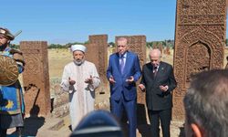 Cumhurbaşkanı Erdoğan Ahlat Selçuklu Kabristanını ziyaret etti