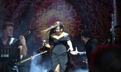 Demirci Kurtuluş Festivalinde sanatçı Zara sahne aldı