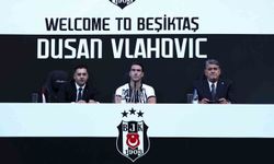 Dusan Vlahovic, yaklaşık 20 bin taraftarın önünde imzayı attı